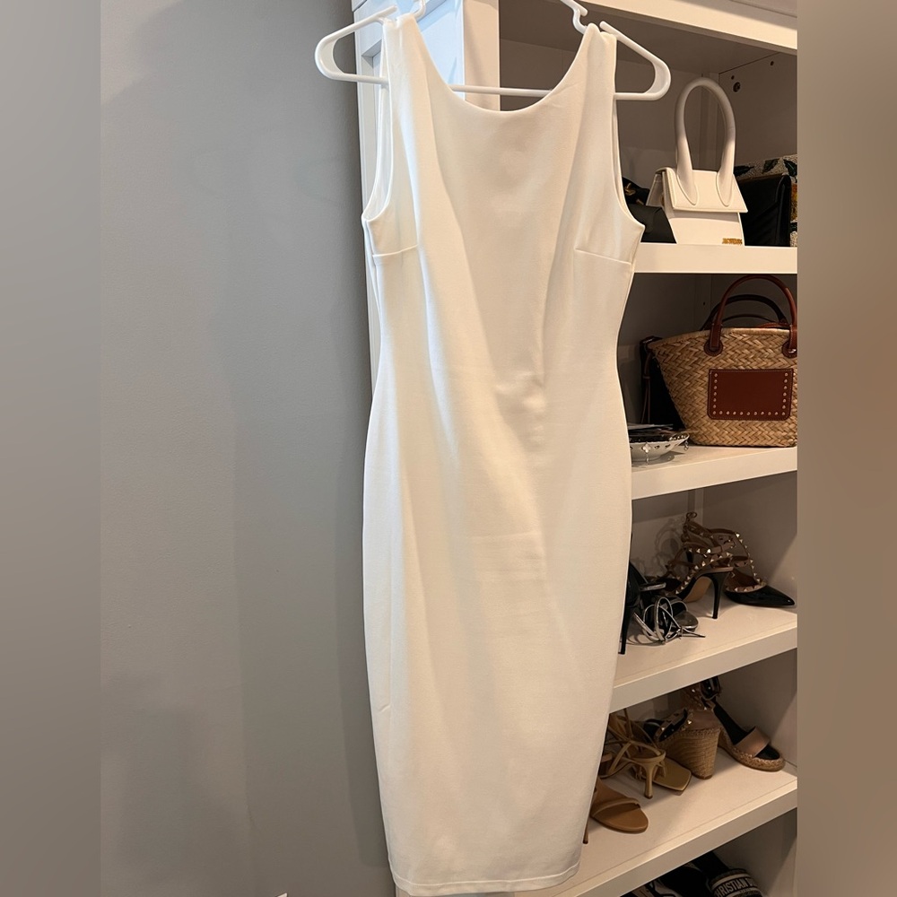 Elegant White Sleeveless Dress